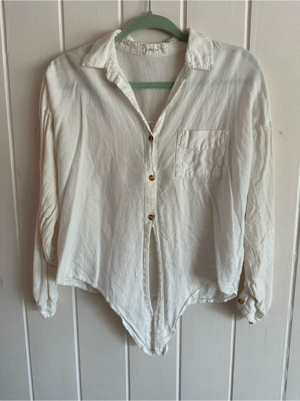 Altar'd State White Point-Hem Button-Up Blouse